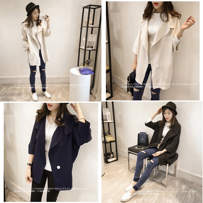 Blouse3810 เสื้อสูทคลุมตัวยาวสีพื้น แขนยาวสี่ส่วน มีกระเป๋าข้าง ผ้าสูทเนื้อดีมีน้ำหนักทิ้งตัว ใส่คลุมกันหนาว/กันแดด งานดีเหมือนราคาหลักพัน งานสวยแมทช์ง่าย ทรงนี้ใส่ได้เรื่อยๆ แมทช์กับอะไรก็เข้า มี 2 สี ดำ, ครีม