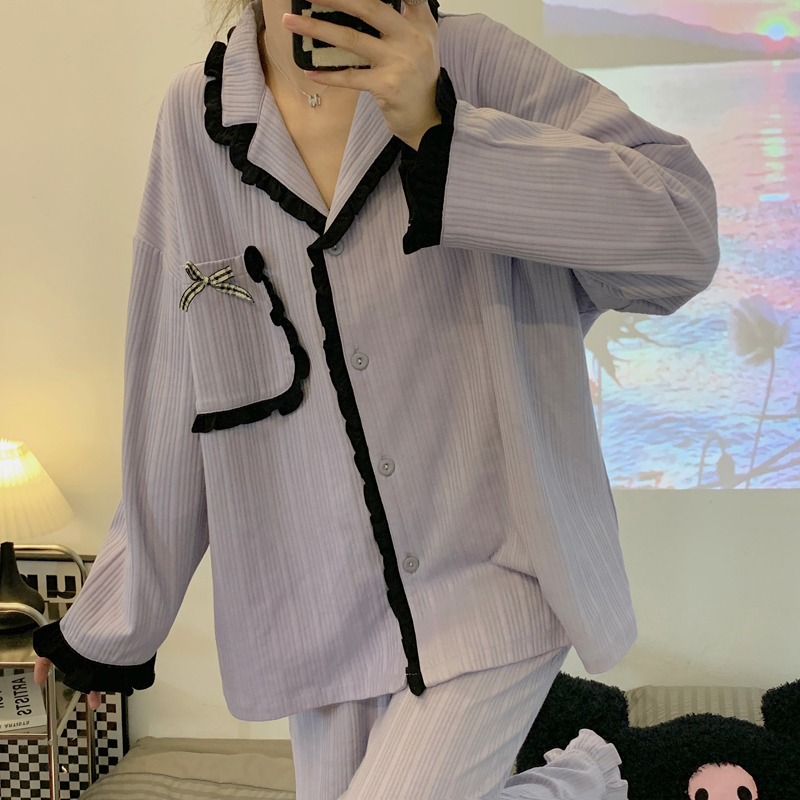 ชุดนอนผู้หญิง