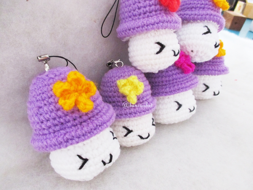 พวงกุญแจเห็ดถัก สีม่วง