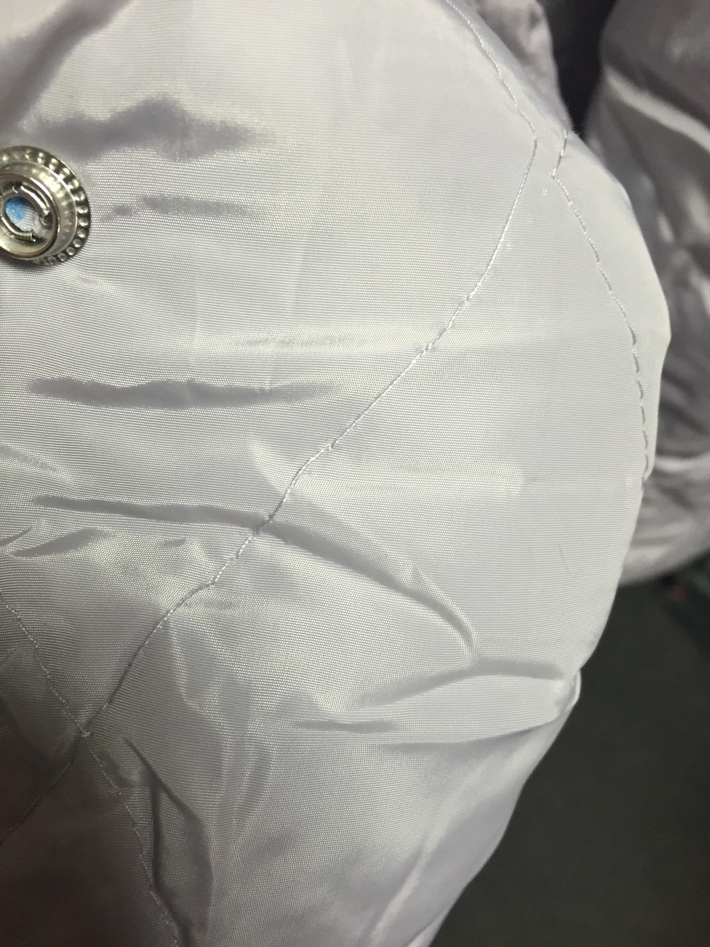 มีตำหนิ** ด้ายเย็บลายหลุดเป็นบางจุด ไม่มีผลต่อการใส่ เสื้อโค้ทกันหนาว ตัวยาว สีเทา ปักลายตาราง ผ้าร่มเนื้อดีกันลม กระดุมหน้า เกาหลีมากๆ สีเทา