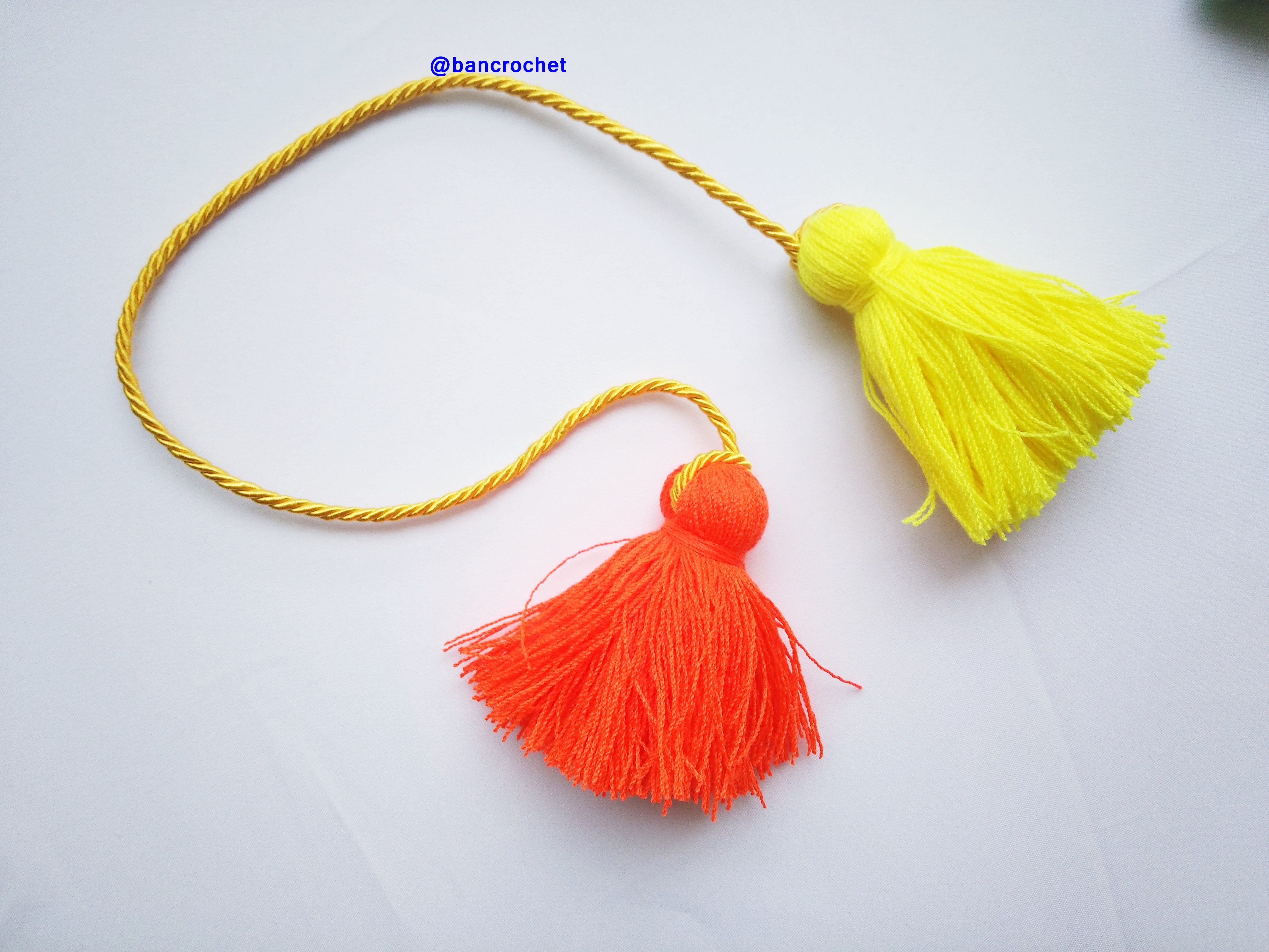 Bancrochet พู่ห้อยกระเป๋า/ที่ห้อยกระเป๋าแฮนด์เมด Tassels keychain hanging for bags หลากสี 4 นิ้ว
