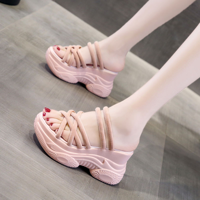 รองเท้าผ้าใบเสริมส้นสูง ไซต์35-39 สนใจทักแชท ฟรีค่าส่ง!