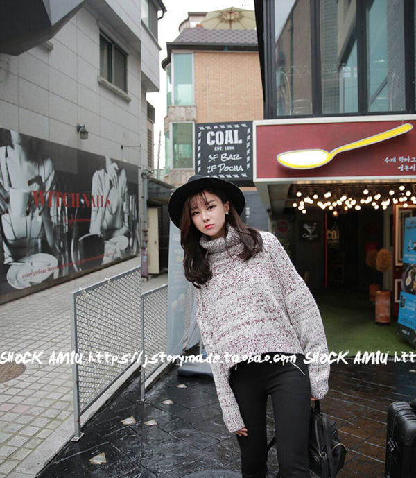 เสื้อไหมพรมเอวลอย คอเต่าพับได้ตามต้องการ ยืดได้เยอะ ทรงเก๋ๆ จะใส่เดี่ยวไหรือใส่โค้ทคลุมก็สวยจ้า