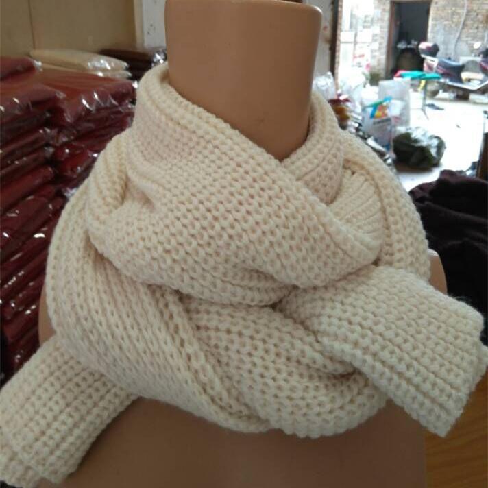 ผ้าพันคอไหมพรม เกาหลี สีครีมเบจ มิกกับชุดไหนก็สวย ใส่ได้ทั้งผู้ชายและผู้หญิง พร้อมส่ง