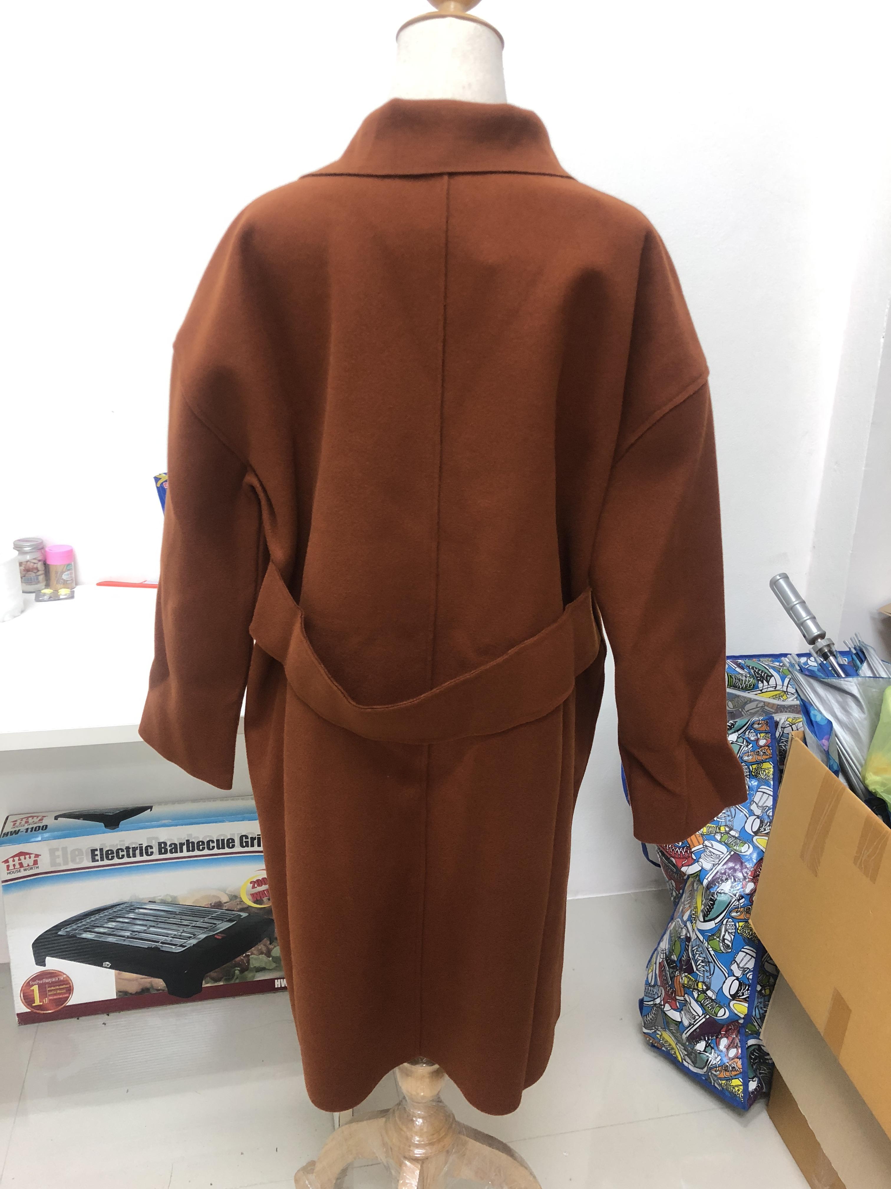 เสื้อโค้ทคลุม สไตล์เกาหลี ผ้าดีทิ้งตัวมีน้ำหนัก กันลมได้ดี เหมาะใส่ไปอากาศไม่หนาวมาก ใส่แล้วเกาหลีสุดๆไปเลย same pic