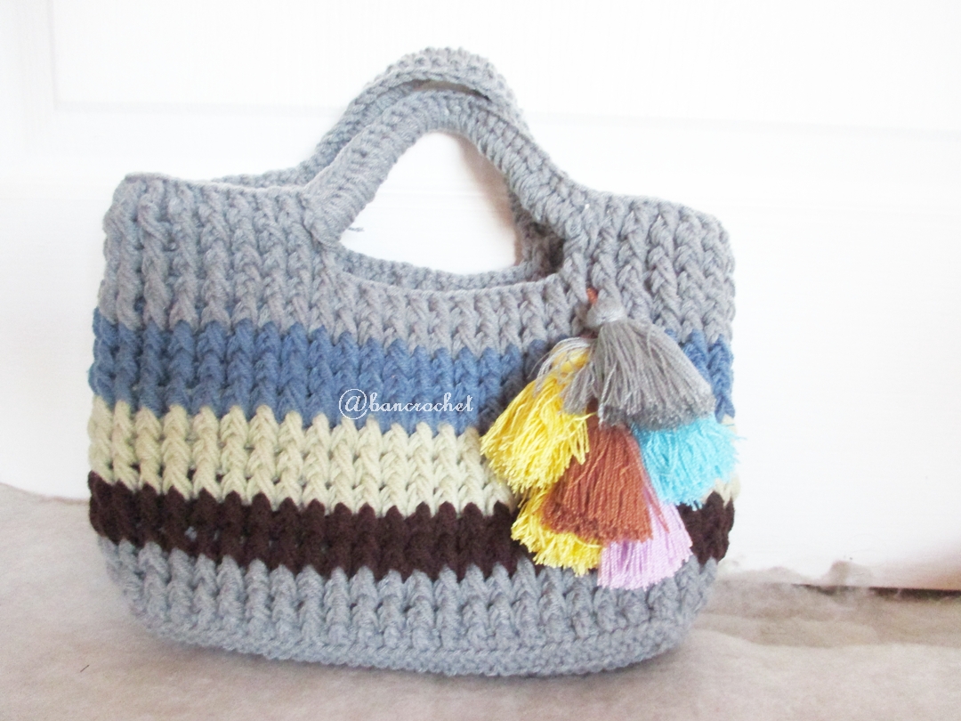 กระเป๋าถักโครเชต์สีเทาสลับสี handbag crochet