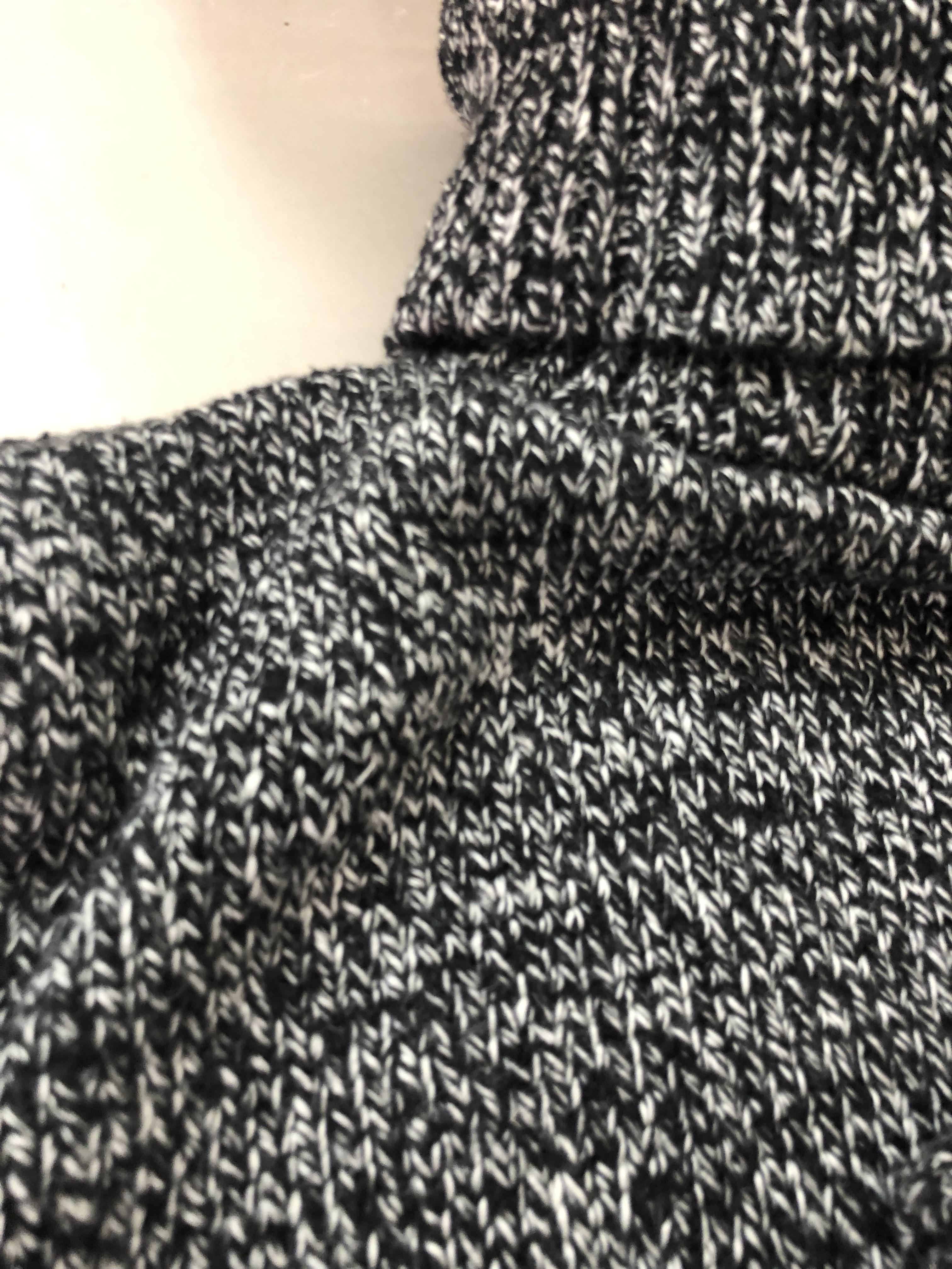 เสื้อไหมพรมคอเต่าตัวโคล่ง สีเทา ไหมพรมอุ่น ยืดได้เยอะ เรียบแต่เก๋