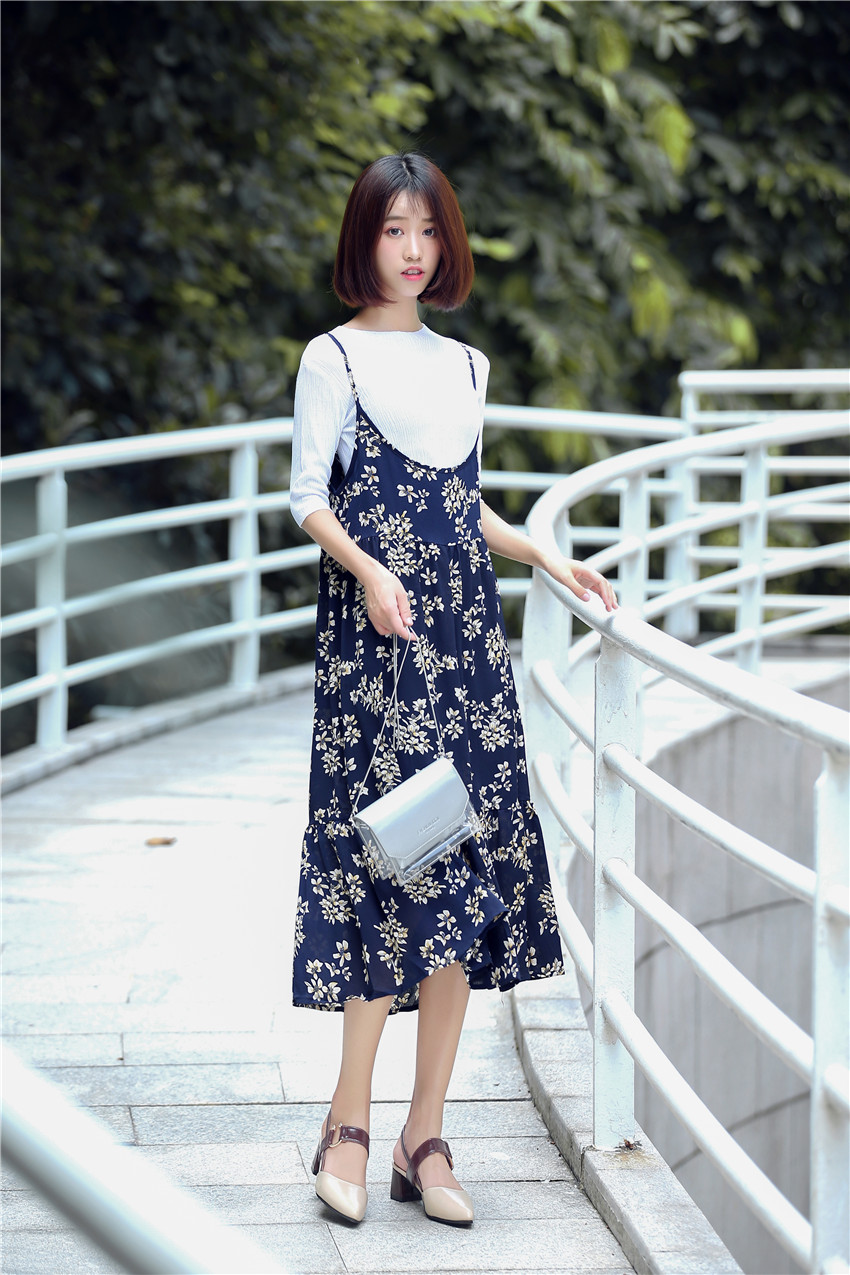 Dress4554 ชุดเดรสยาวสายเดี่ยวลายดอกไม้สีกรมท่า มีเสื้อตัวในผ้านิ่มยืดเยอะ ผ้าชีฟองเนื้อทรายเนื้อหนาสวยมีน้ำหนักทิ้งตัว งานสวยผ้าใส่สบาย งานดีทรงดีลายสวย สายบ่าปรับระดับได้