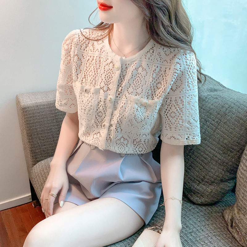เสื้อลูกไม้ แขนสั้น