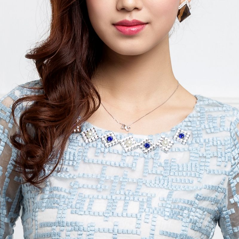 Dress4237 เดรสลูกไม้ผ้าแก้วโทนสีฟ้า คอแต่งมุก แขนยาวสี่ส่วน ซิปข้าง มีซับในอย่างดีทั้งชุด งานดีทรงดีดูสวยแพง ใส่ออกงานได้