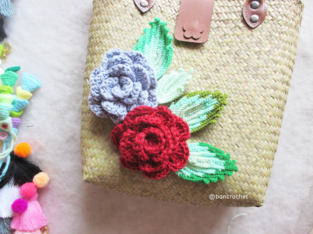 bancrochet กระเป๋ากระจูดสาน ประดับดอกไม้ ขนาด 12*4*18 นิ้ว basket weave bags ธรรมชาติ 12*4*18 นิ้ว