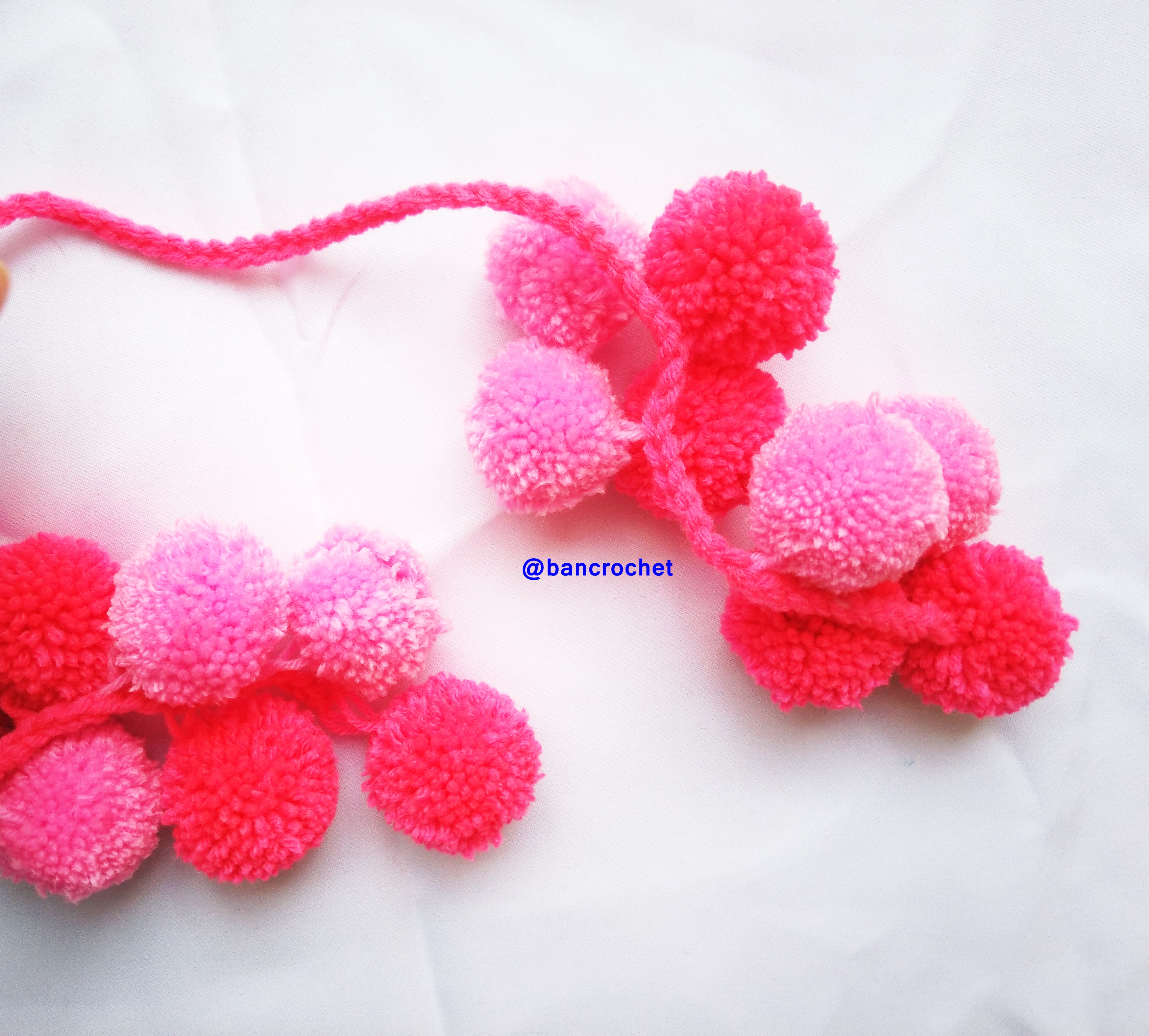 Bancrochet ปอมปอมห้อยกระเป๋า/ที่ห้อยกระเป๋าแฮนด์เมด Tassels keychain hanging for bags หลากสี 4 นิ้ว