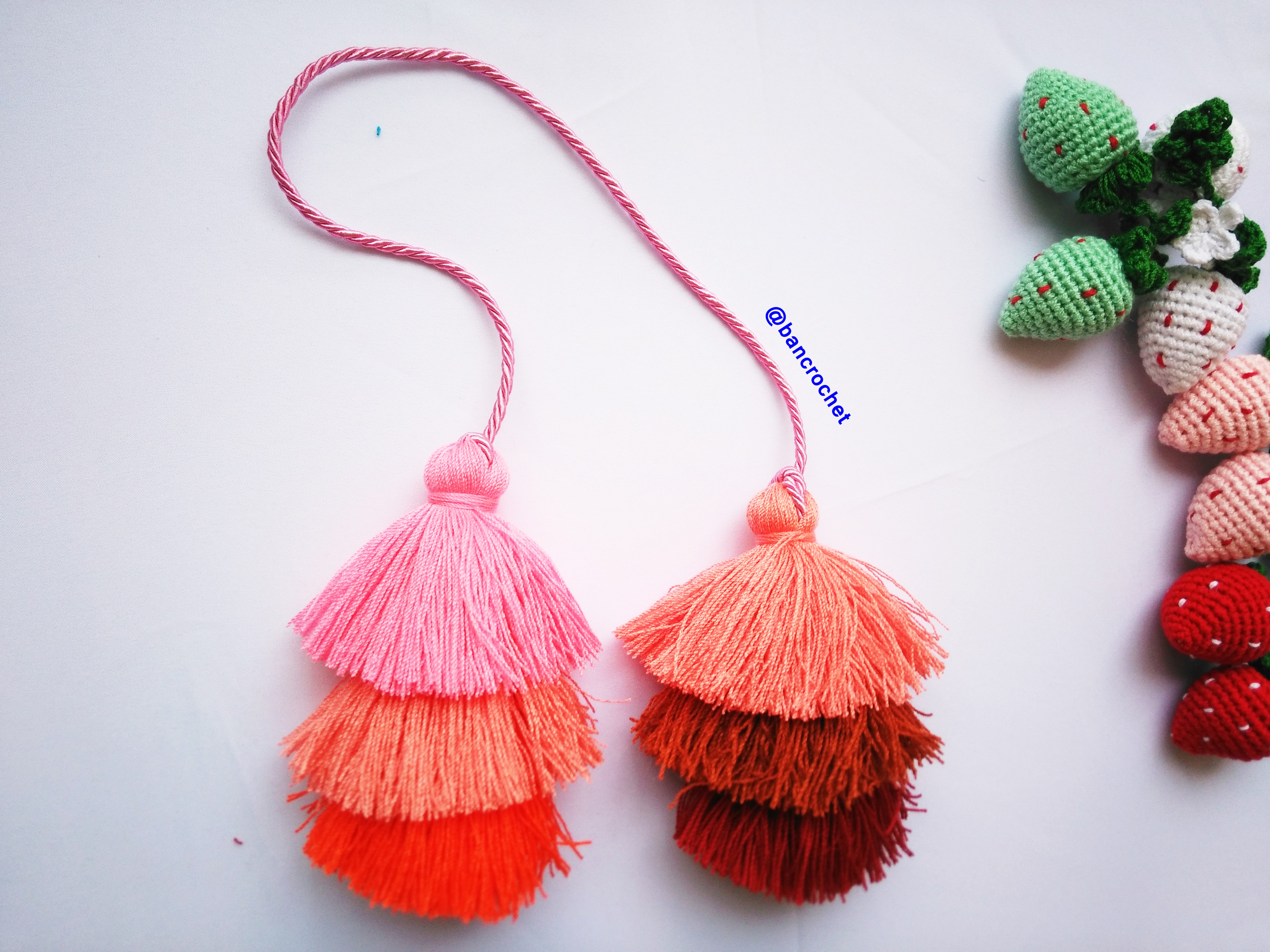 Bancrochet พู่ห้อยกระเป๋า/ที่ห้อยกระเป๋าแฮนด์เมด Tassels keychain hanging for bags หลากสี 4 นิ้ว