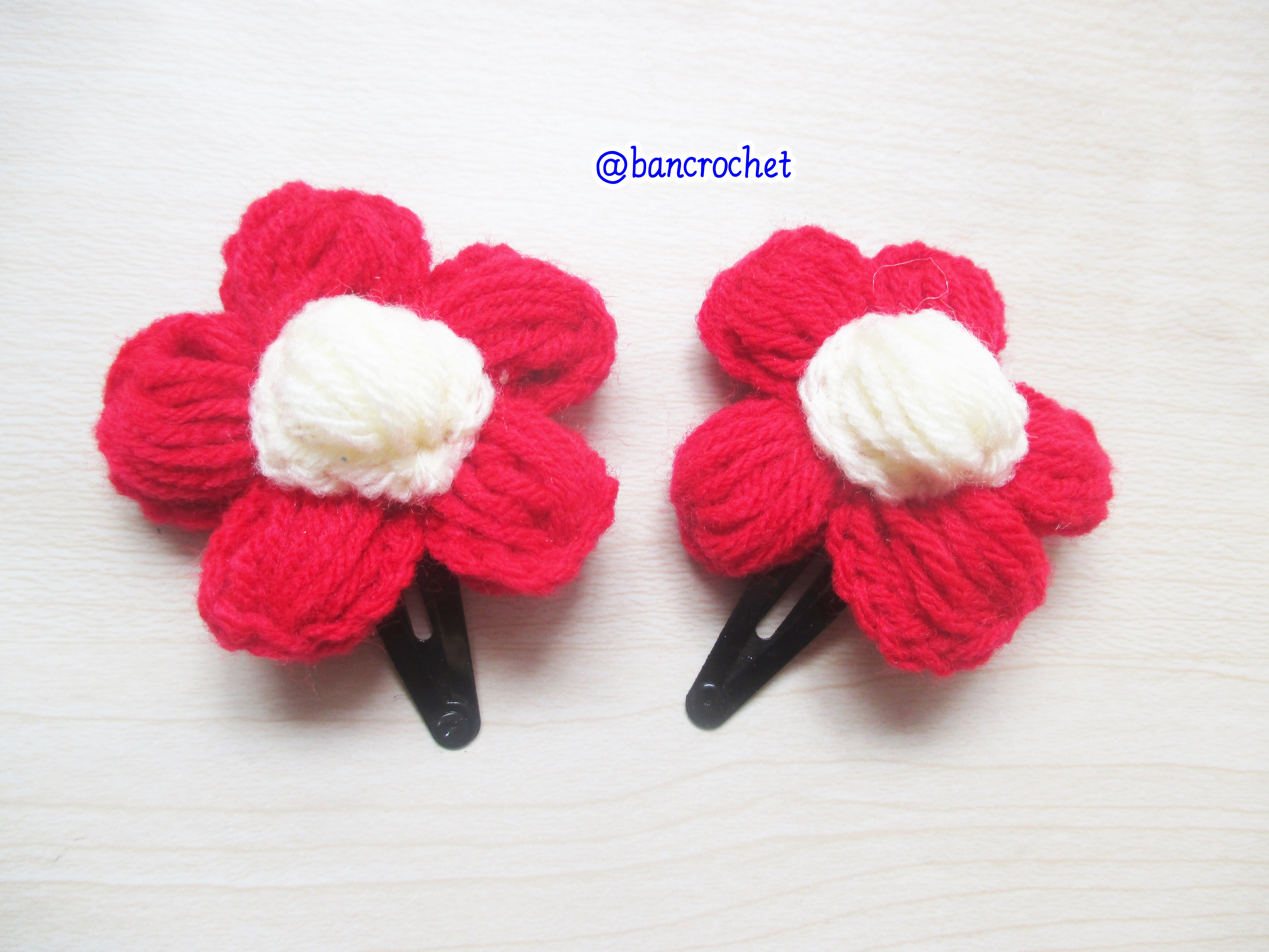 Bancrochet กิ๊บดอกไม้ถักโครเชต์ฟูๆ crochet Flowers Accessories แดง 5 cm