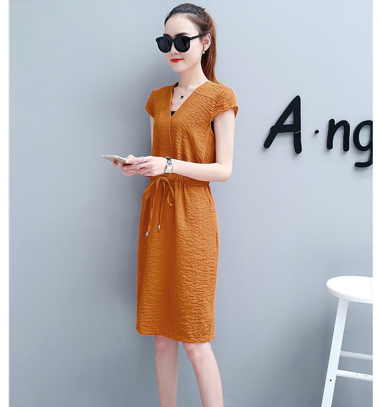 Dress4153 ชุดเดรสทรงสวย คอวีป้าย เอวสม็อคยางยืดมีเชือกผูกรูด ชายกระโปรงผ่าหลังเล็กน้อยเพื่อความคล่องตัว งานดีผ้าดีสไตล์เรียบหรูใส่ทำงานได้