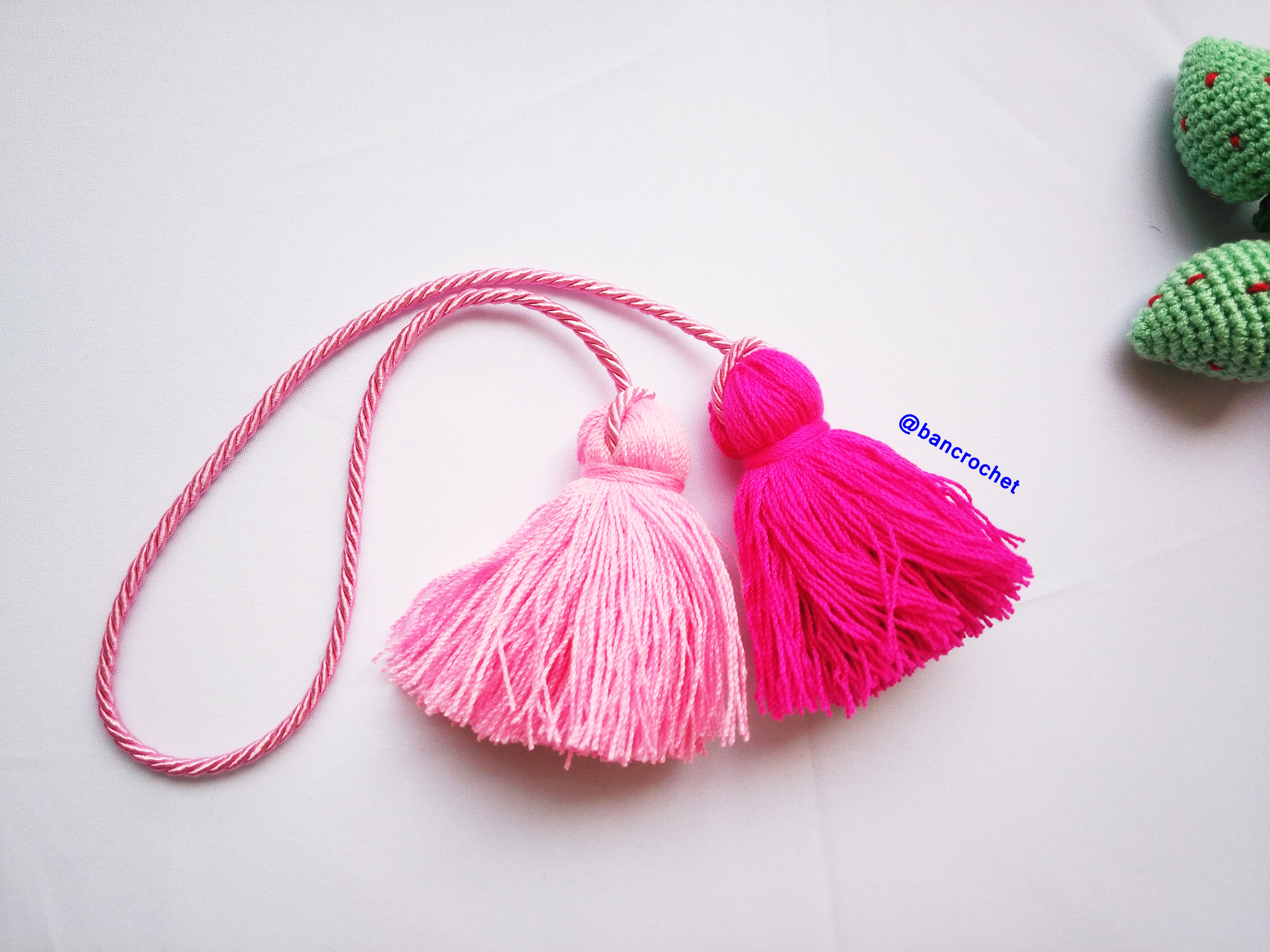 Bancrochet พู่ห้อยกระเป๋า/ที่ห้อยกระเป๋าแฮนด์เมด Tassels keychain hanging for bags หลากสี 4 นิ้ว
