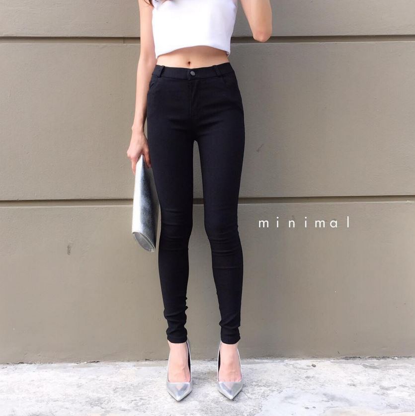 Super Skinny กางเกงขายาวทรงสกินนี่รุ่นกระดุมดำ เนื้อผ้าหนาอย่างดียืดหยุ่นได้เยอะ เก็บทรงทุกสัดส่วน แพทเทิร์นสวยเป๊ะมาก ใส่แล้วขาดูเรียว เรียบหรูดูดี แมทช์เข้าได้กับทุกชุด same pic