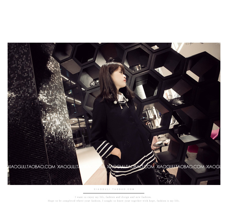 เสื้อคลุม สไตล์ญี่ปุ่น แต่งลายขวางตรงชายเสื้อ ผ้ามี texture ในตัว ผ้าทิ้งตัว ใส่คลุมสบายๆ same pic