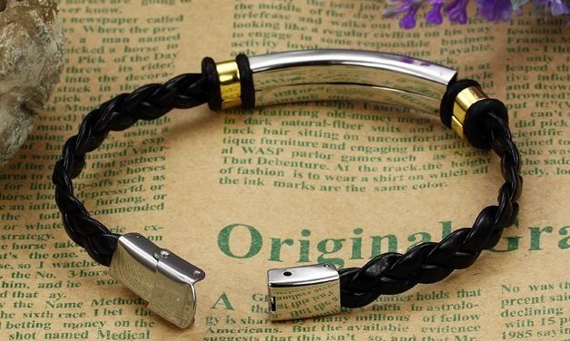 สร้อยข้อมือผู้ชาย กำไลข้อมือผู้ชาย สาย สแตนเลส ผสมผสาน กับ สายหนัง แต่งสีเงิน สลับ สีทอง เรียบหรู มีสไตล์ ของขวัญให้แฟน สุดหรู no 344131