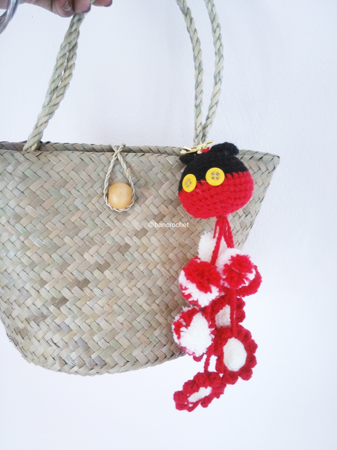 Bancrochet กระเป๋าสานกระจูดห้อยพวงกุญแจ grajood basket weave bags คละสี 7*10*7*12 นิ้ว