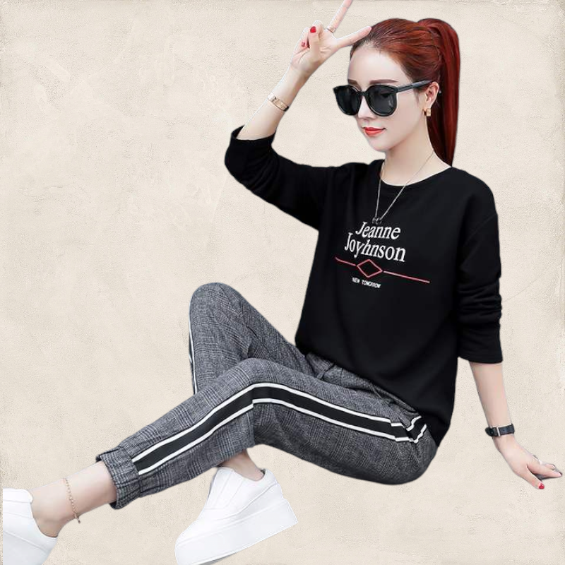 Blouse3778 เสื้อทรงโอเวอร์ไซส์แขนยาวสีดำแต่งลายตัวอักษรช่วงอก ผ้าคอตตอนกำมะหยี่เนื้อดีหนาสวยนุ่มใส่สบายยืดขยายได้เยอะ งานดีไซน์เท่ๆ ใส่กับขาสั้นหรือขายาวก็ดูดี