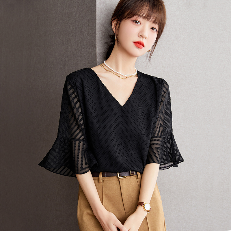 เสื้อเชิ้ตผู้หญิงแขนยาว เสื้อเชิ้ตผู้หญิงใส่ทํางาน 390 บาทต่อชิ้น ฟรีค่าจัดส่ง