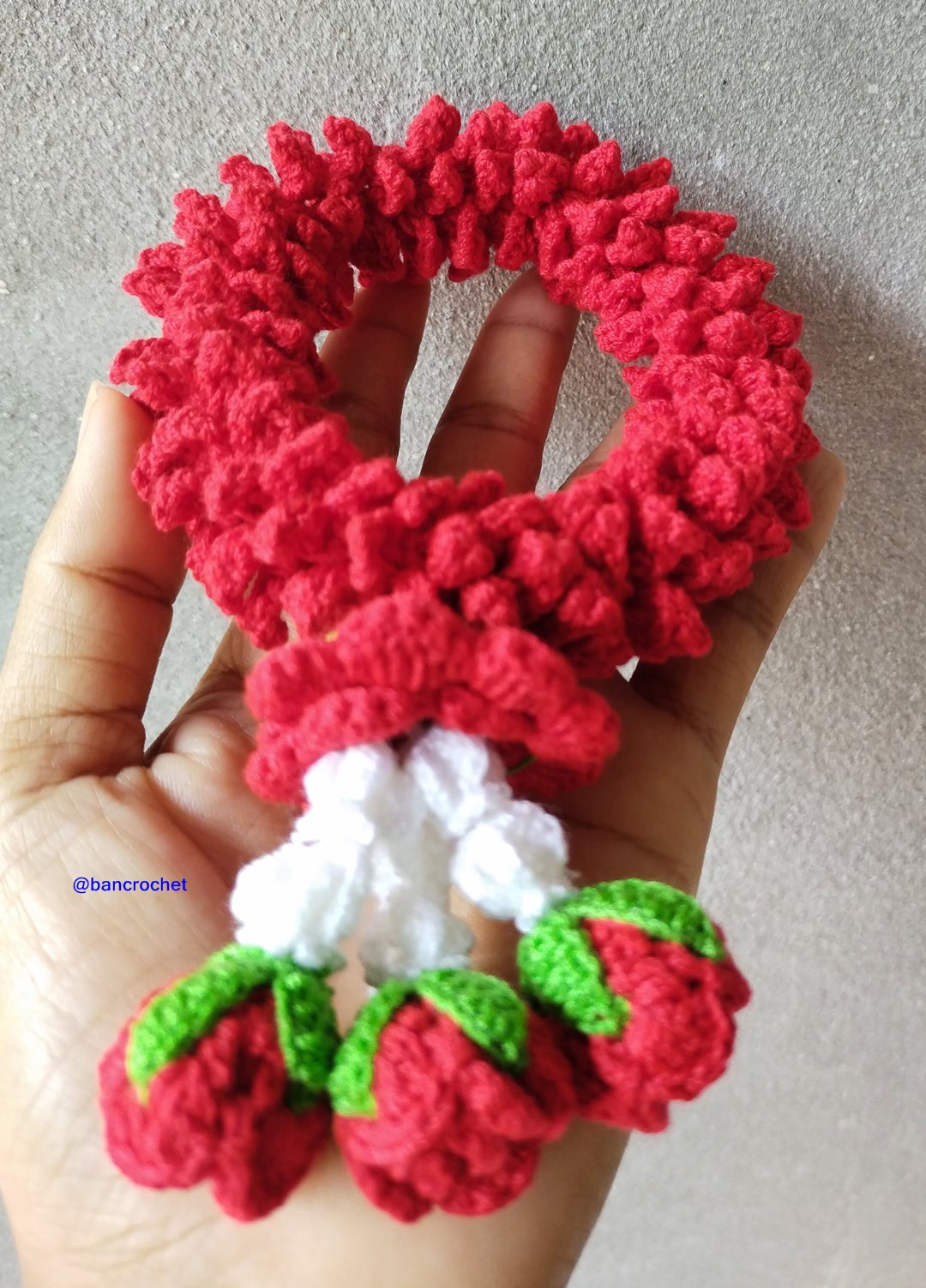 Bancrochet พวงมาลัยกุหลาบสีแดงถัก Crochet Thai Garland แดง 8*15 cm