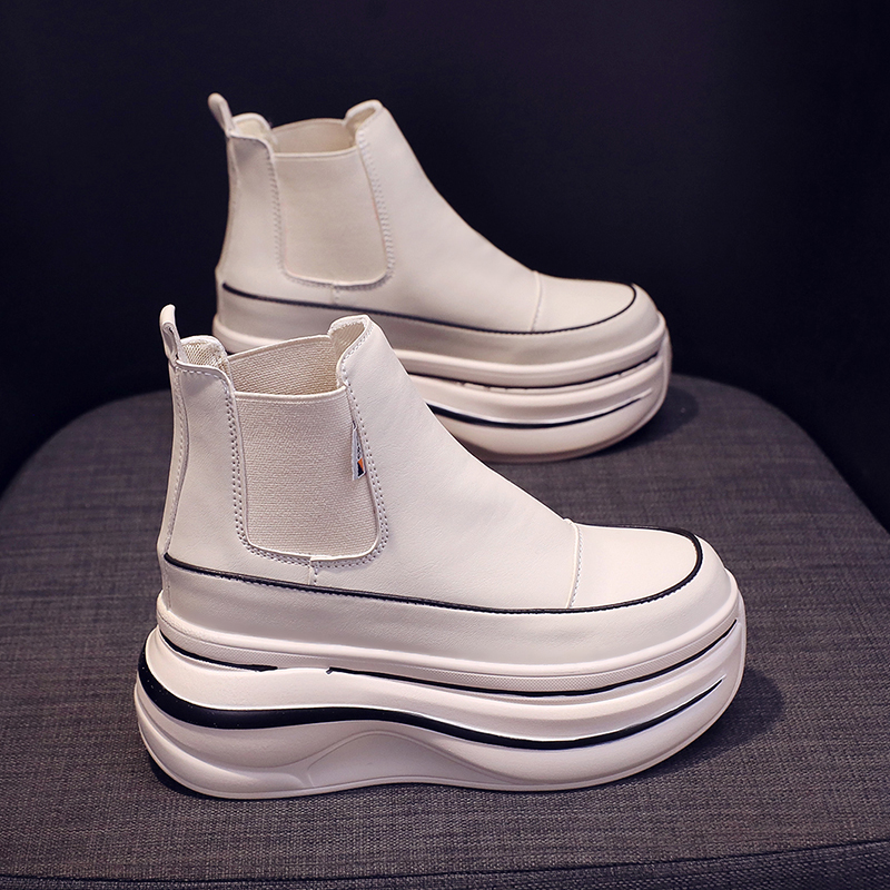รองเท้าผ้าใบเสริมส้นสูง ไซต์35-39 สนใจทักแชท ฟรีค่าส่ง!