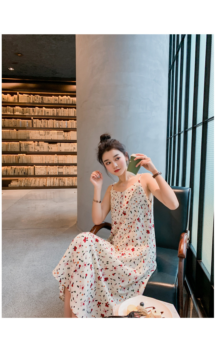 Dress4638 เดรสยาวสายเดี่ยวผ้าชีฟองเนื้อหนาเกรดพรีเมียมลายดอกไม้ ซิปข้าง มีซับในเนื้อหนาอย่างดี สายบ่าปรับระดับได้ งานดีทรงดีผ้าทิ้งตัวพริ้วสวยไม่ยับง่ายไม่ต้องรีดหลังซัก งานสวยเหมือนราคาหลักพัน ทรงนี้ใส่ได้เรื่อยๆ ชุดเดียวเอาอยู่