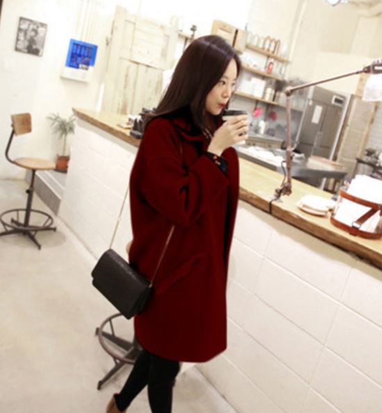 เสื้อโค้ทกันหนาว ทรงยาว เก๋ๆ ไม่เหมือนใคร สีไวน์แดง ผ้าวูลเนื้อดึ หนานุ่ม บุซับใน พร้อมส่ง Red wine
