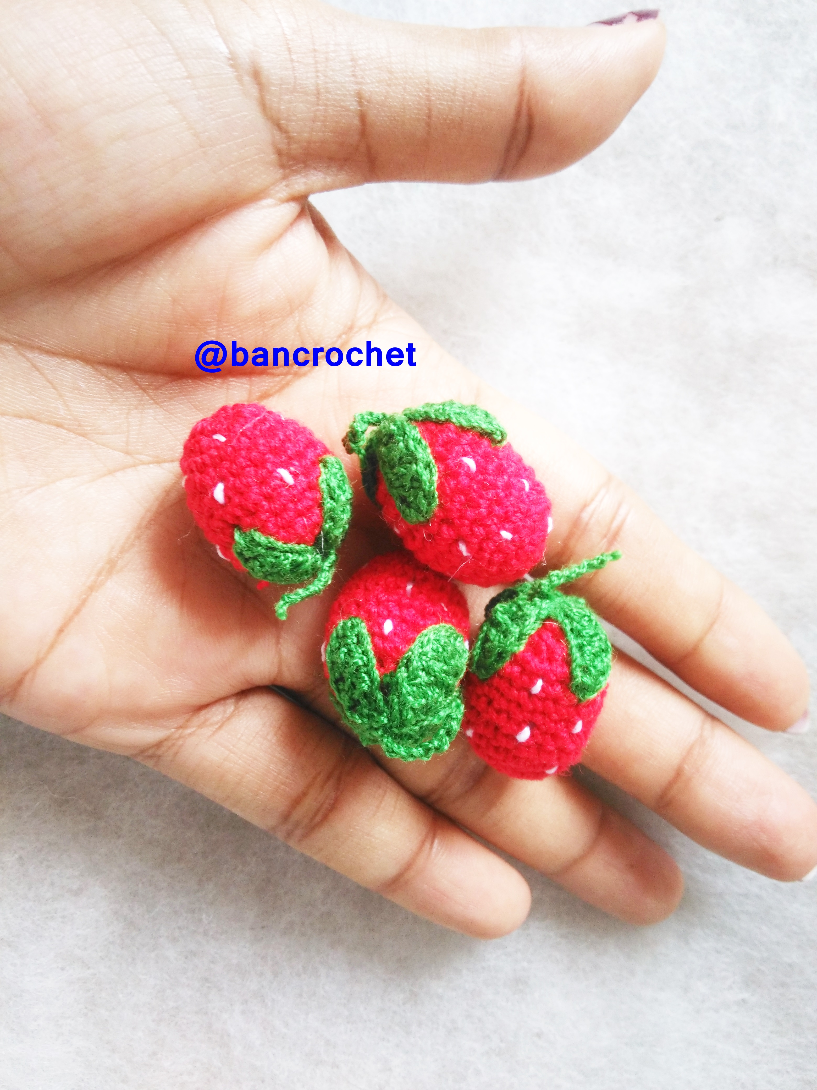 Bancrochet สตรอเบอรี่ถักโครเชต์ crochet strawberry แดง 2 cm