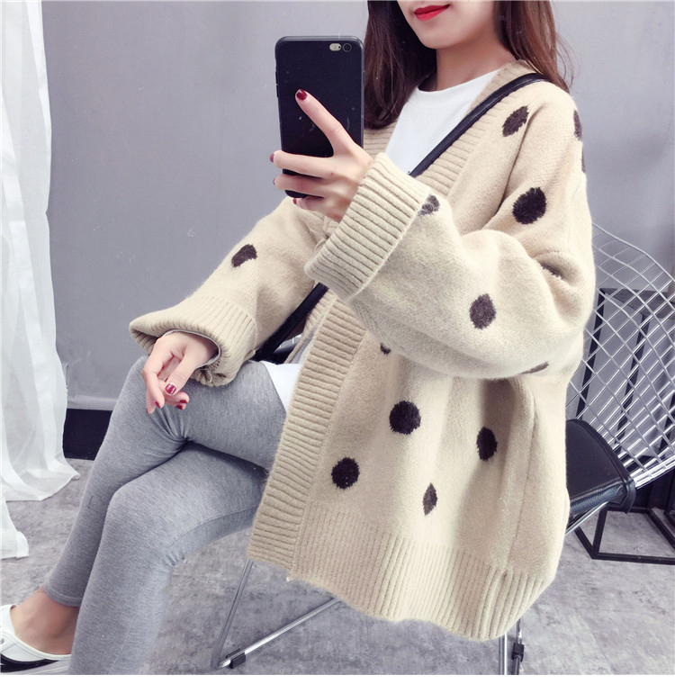 เสื้อกันหนาวไหมพรมถัก ทรงสวย แบบน่ารัก ทอลายจุด พร้อมส่ง สีครีม ลายน้ำตาล