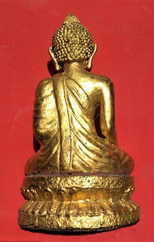 พระไม้แกะปิดทอง