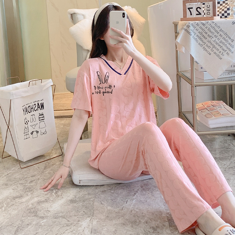 ชุดนอนผู้หญิง