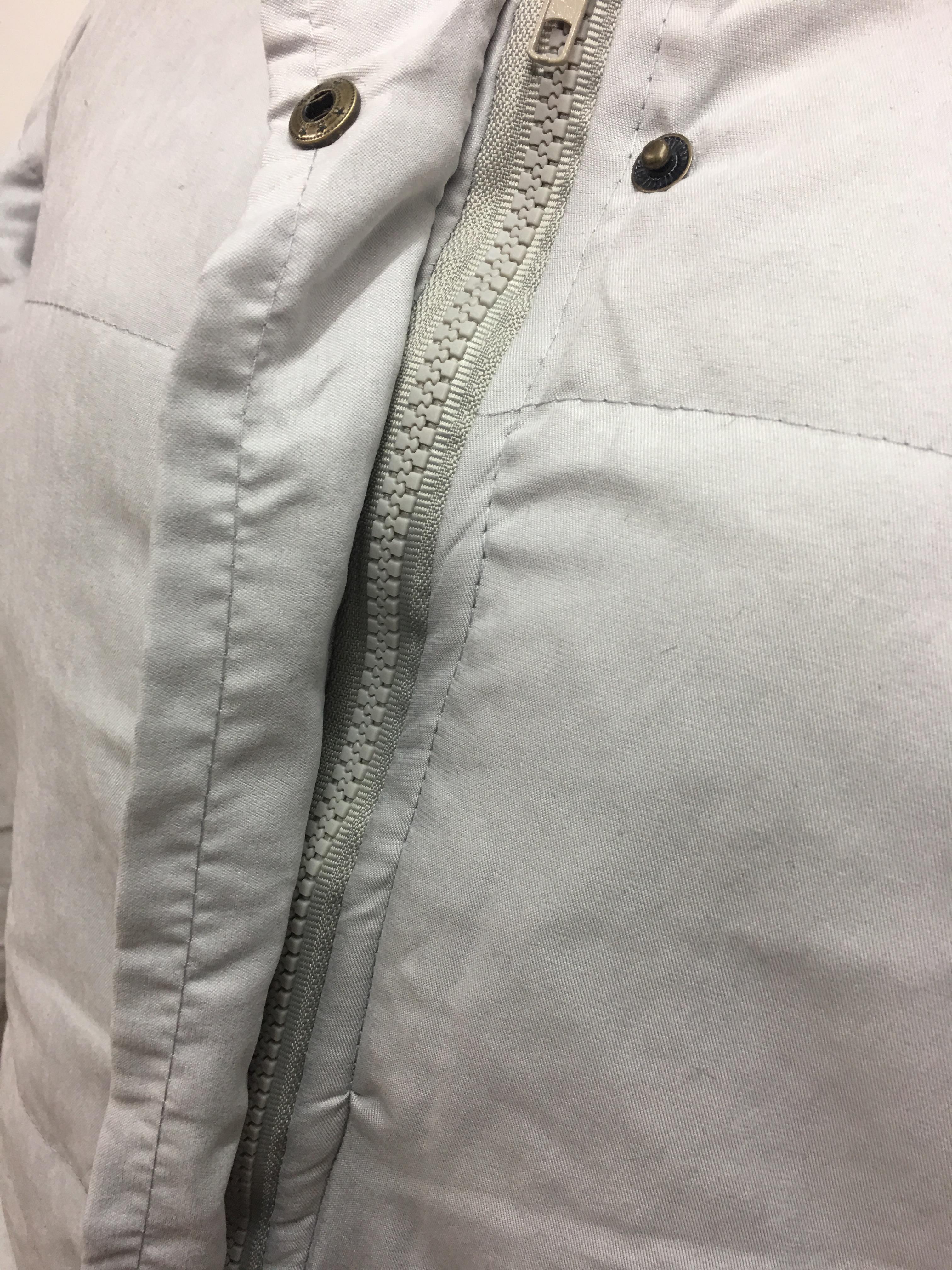 เสื้อกันหนาว สีเทา ตัวยาว ผ้าร่มกันลม บุนวมนุ่ม ซิปและกระดุมหน้า พร้อมส่งจ้า