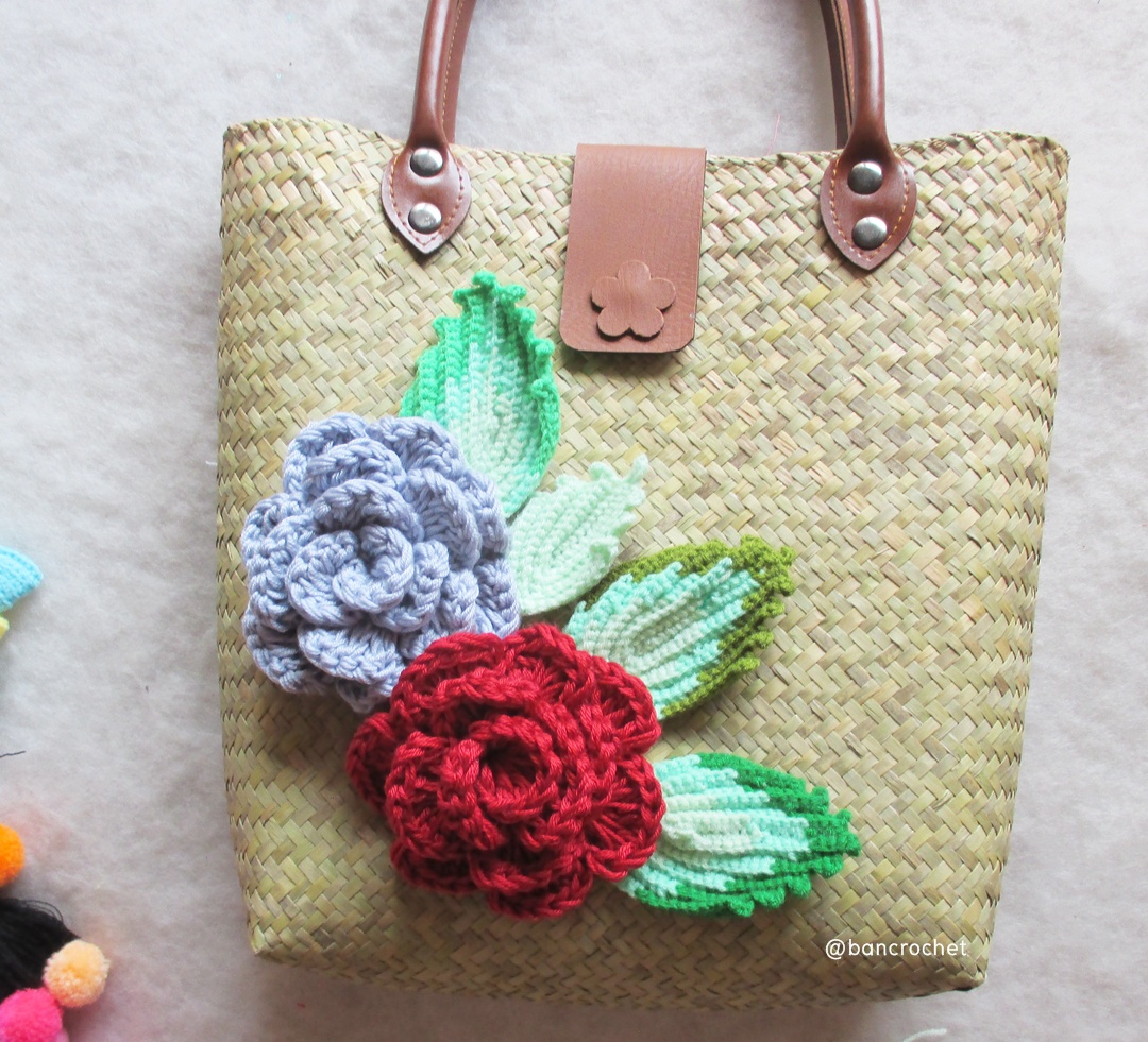 bancrochet กระเป๋ากระจูดสาน ประดับดอกไม้ ขนาด 12*4*18 นิ้ว basket weave bags ธรรมชาติ 12*4*18 นิ้ว