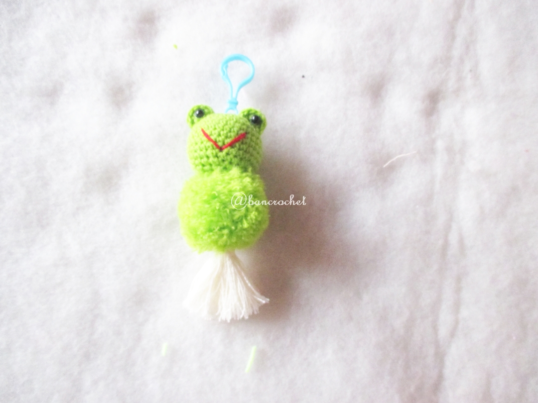 พวงกุญแจปอมปอมเคโระ pompoms keroro crochet keychain