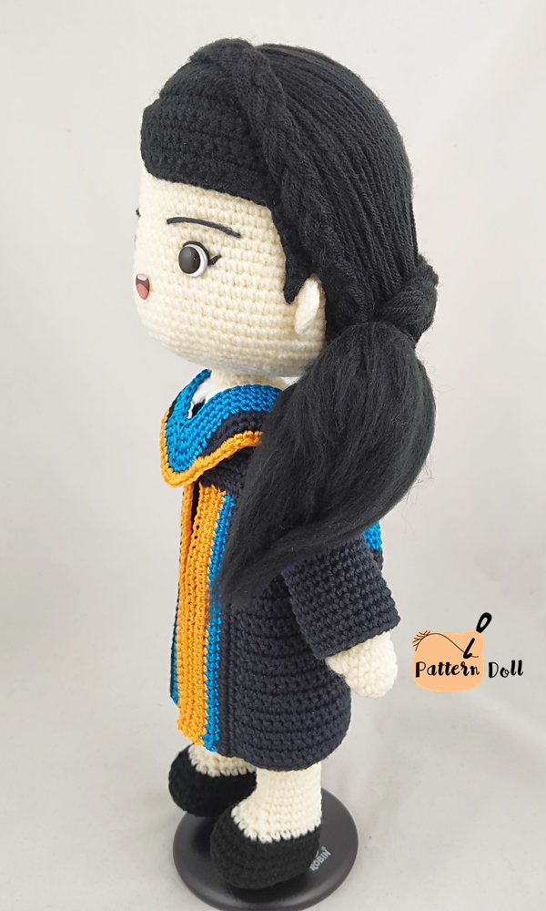 ตุ๊กตาถักชุดรับปริญญาม.รามคำแหง