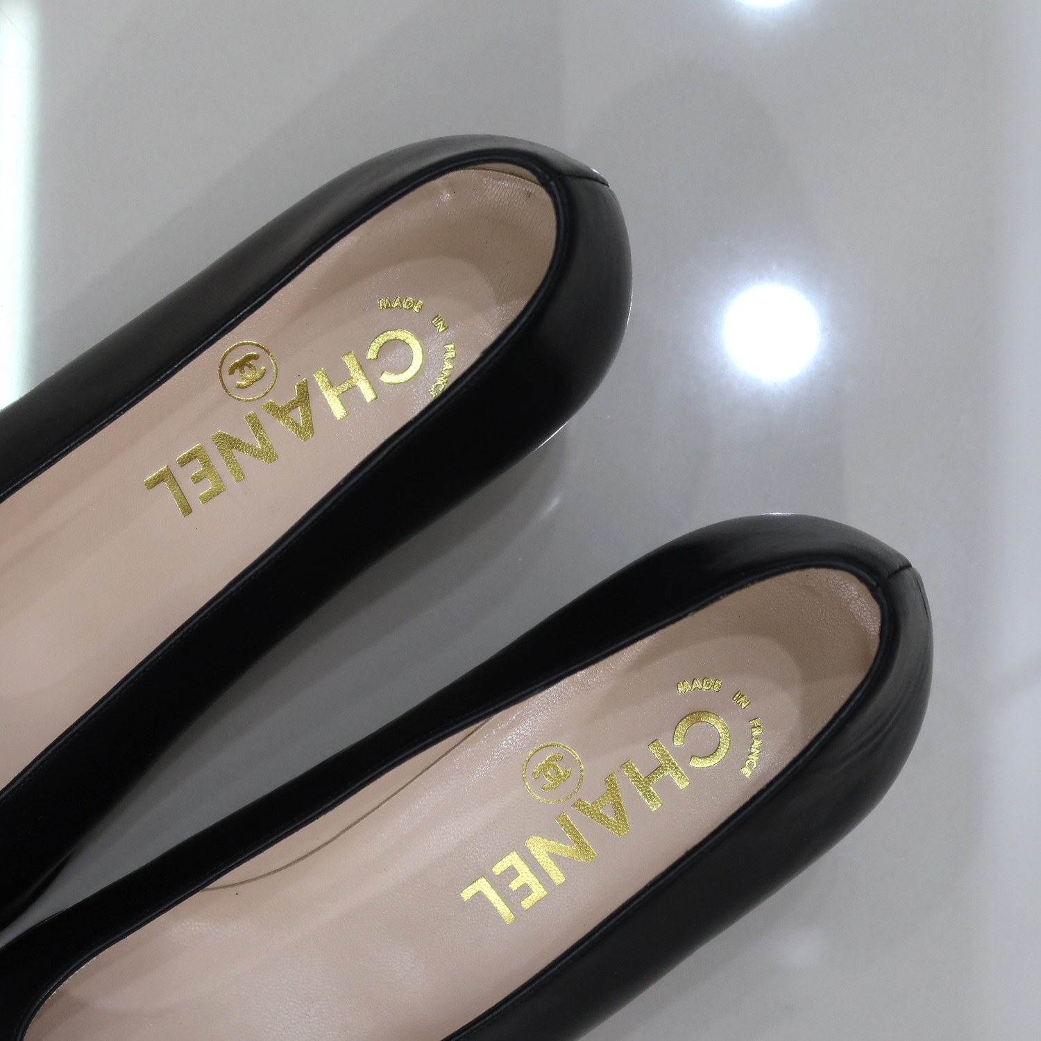 Chanel Black Calf Leather Patent Cap Toe Pumps Size 38.5