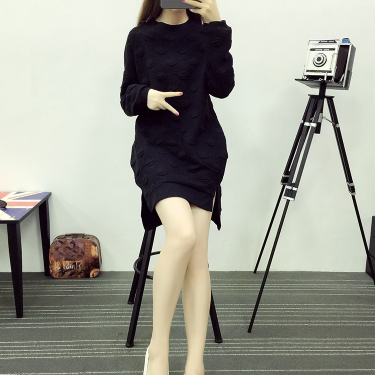 เดรสแขนยาว ทรงน่ารัก มีสีขาวกับสีดำ ผ้า cotton ผสมใยสังเคราะห์ นุ่มลื่น มีเท็กเจอร์ในตัว ผ้าหนานุ่ม ยืดได้เยอะ same pic