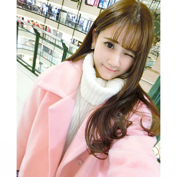 โค้ททรงโคล่ง สำหรับสาวขี้หนาว หรือชอบใส่เสื้อไหมพรมหนาๆ ข้างใน ทรงนี้เหมาะมากค่า สวมทับก็ดูหวานขึ้นมาทันตาเห็นน พร้อมส่งเลยน้าา pink