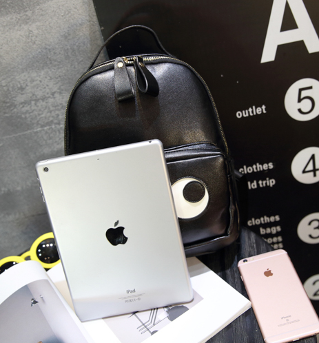 กระเป๋าเป้ หนังสีดำ แต่งลูกตาน่ารัก พร้อมส่งเลยค่ะ black