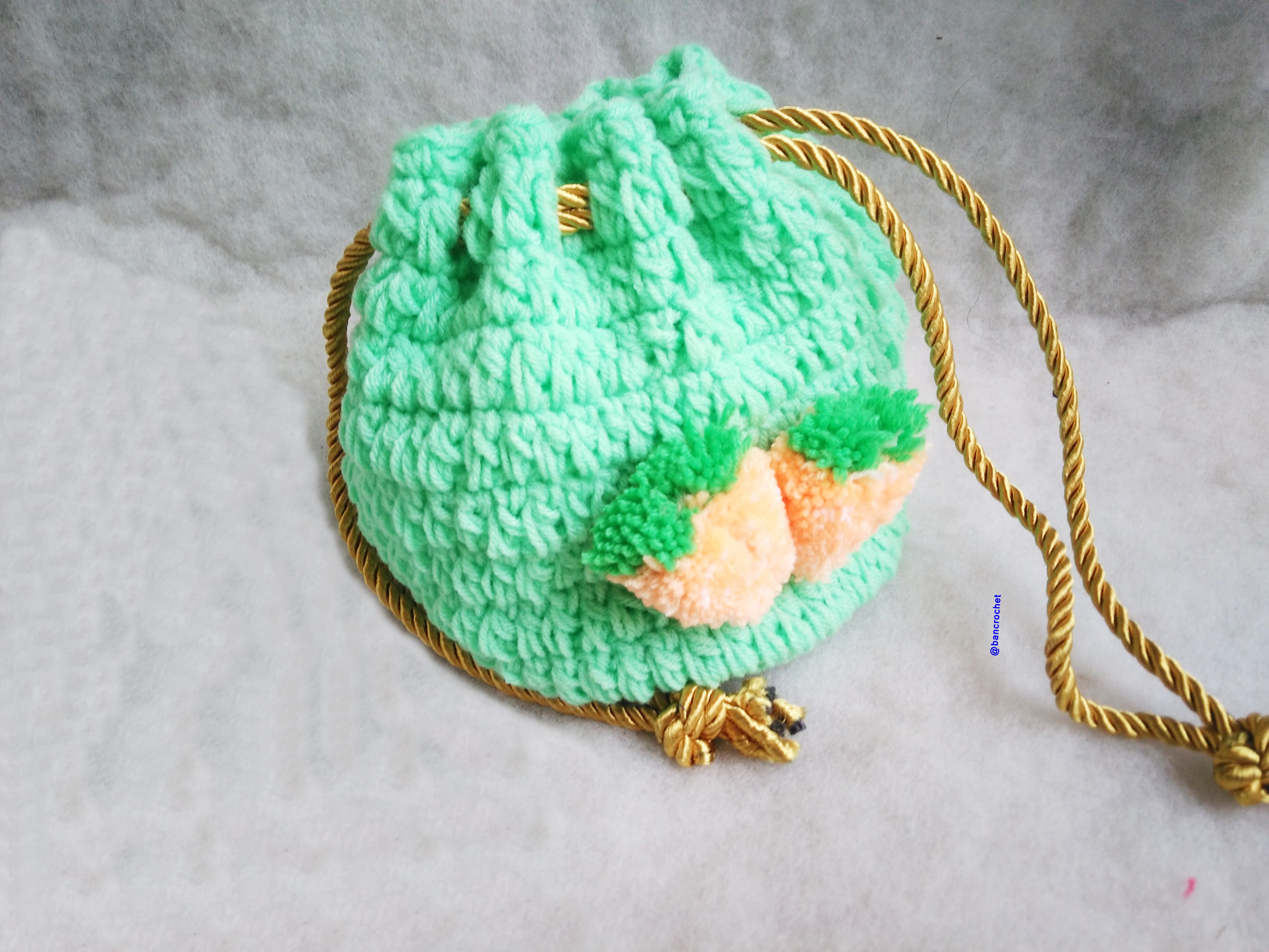 Bancrochet กระเป่าหูรูดถักโครเชต์ crochet bucket bags เขียว 5.5x4 นิ้ว