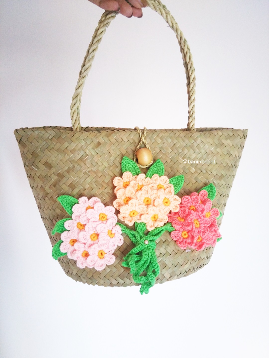 Bancrochet กระเป๋าสานกระจูดประดับดอกไม้ grajood basket weave bags คละสี 7*10*7*12 นิ้ว