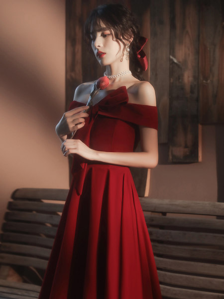 ชุดราตรี ชุดราตรีสวยหรู แบบ ทันสมัย Evening dress