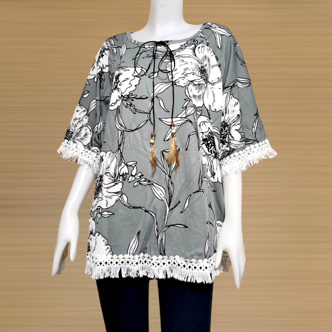 Blouse3749 เสื้อแฟชั่นไซส์ใหญ่สาวอวบลายดอกไม้ แขนสามส่วน แต่งพู่เก๋ๆ ผ้าวูลเวฟ(ผ้าหนังไก่)เนื้อดีนุ่มใส่สบายยืดขยายได้เยอะ งานดีทรงดี ทรงนี้ใส่ได้เรื่อยๆ มี 4 สี แดง, เทา, ชมพู, กรม