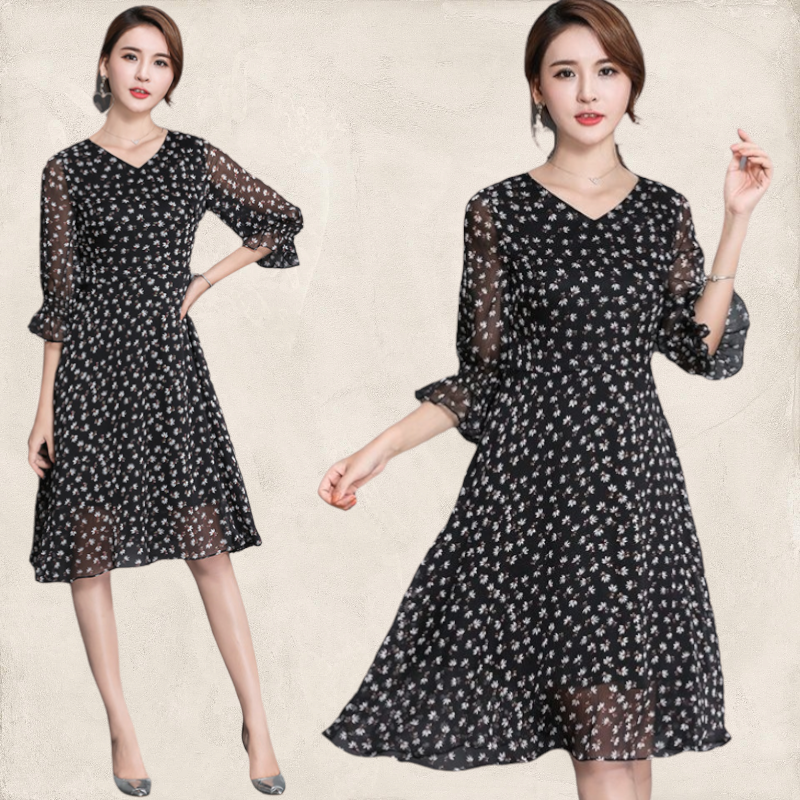 Dress4294 เดรสยาวทรงสวยลายดอกไม้เล็กๆ พื้นสีดำ แขนยาวสี่ส่วนแต่งระบาย คอวีใส่แล้วดูผอมเพรียว ซิปหลังใส่ง่าย เย็บติดซับในอย่างดีทั้งชุด ผ้าชีฟองเนื้อนุ่มมีน้ำหนักทิ้งตัว งานดีใส่สวยดูเรียบหรู งานสวยใส่ได้ทุกโอกาส