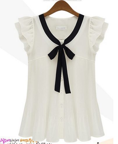 เสื้อแขนกุด ผ้าชีฟอง Chiffon สีขาว แขนเป็นระบายเล็กน้อย แต่งโบว์สีดำ ด้านหน้า เสื้อแขนกุด สีขาว ดีไซน์ เก๋ no 640224