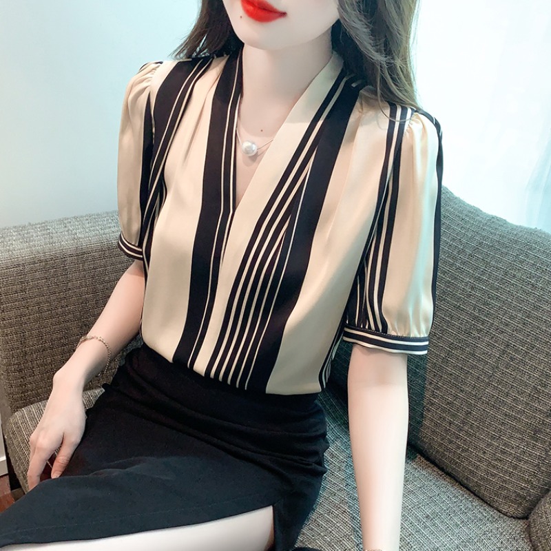 เสื้อเชิ้ตผู้หญิงแขนยาว เสื้อเชิ้ตผู้หญิงใส่ทํางาน 390 บาทต่อชิ้น ฟรีค่าจัดส่ง
