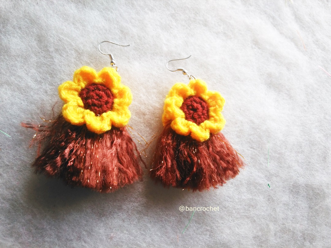 Bancrochet ต่างหูถักโครเชต์ crochet earrings สีเหลืองทอง 3.5 นิ้ว